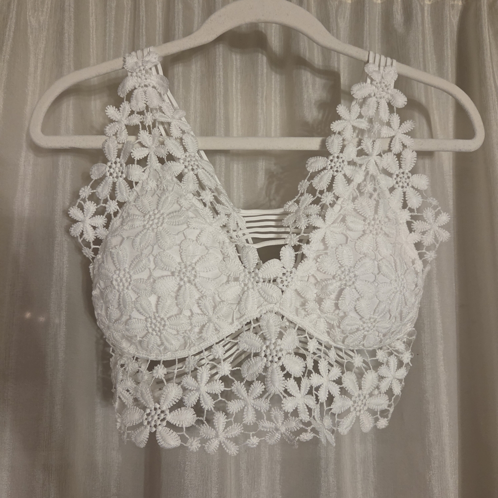 SHEIN White Floral Lace Crop Top